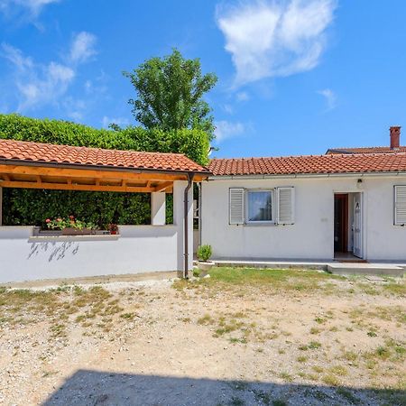 Awesome Home In Zminj With Wifi Bagian luar foto