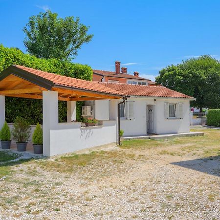 Awesome Home In Zminj With Wifi Bagian luar foto