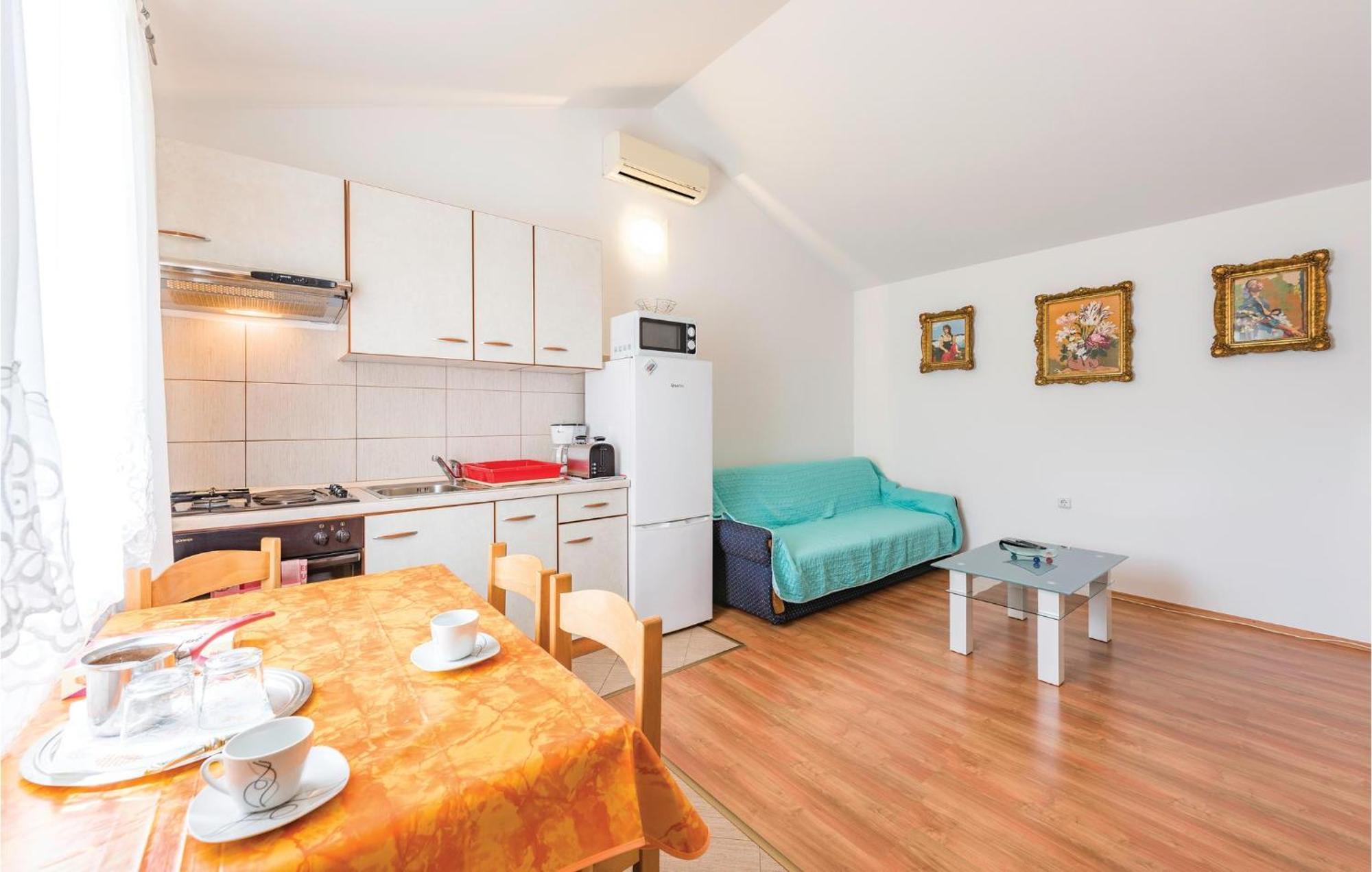Awesome Home In Zminj With Wifi Bagian luar foto