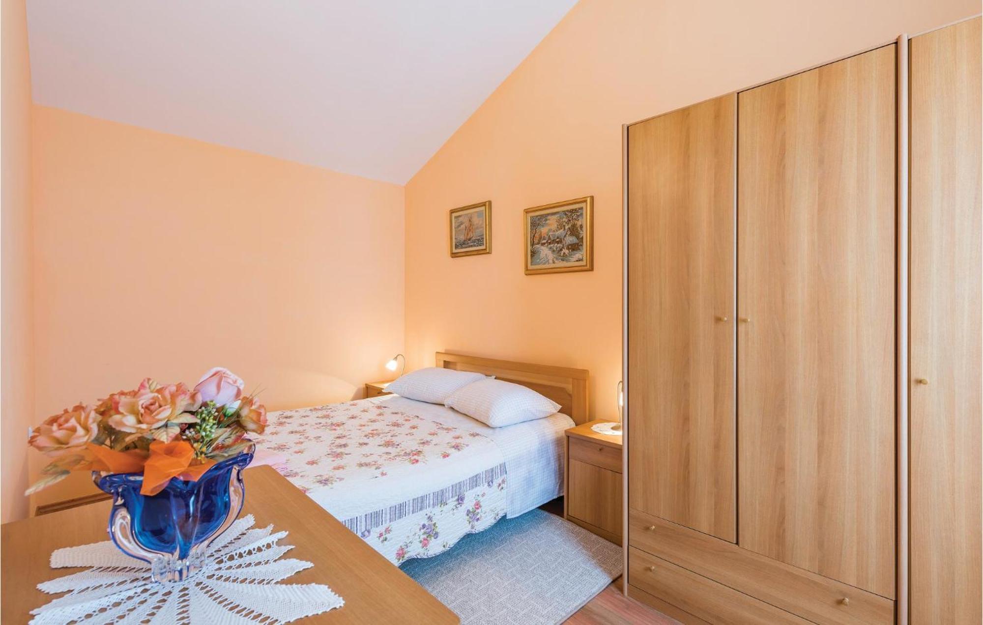 Awesome Home In Zminj With Wifi Bagian luar foto