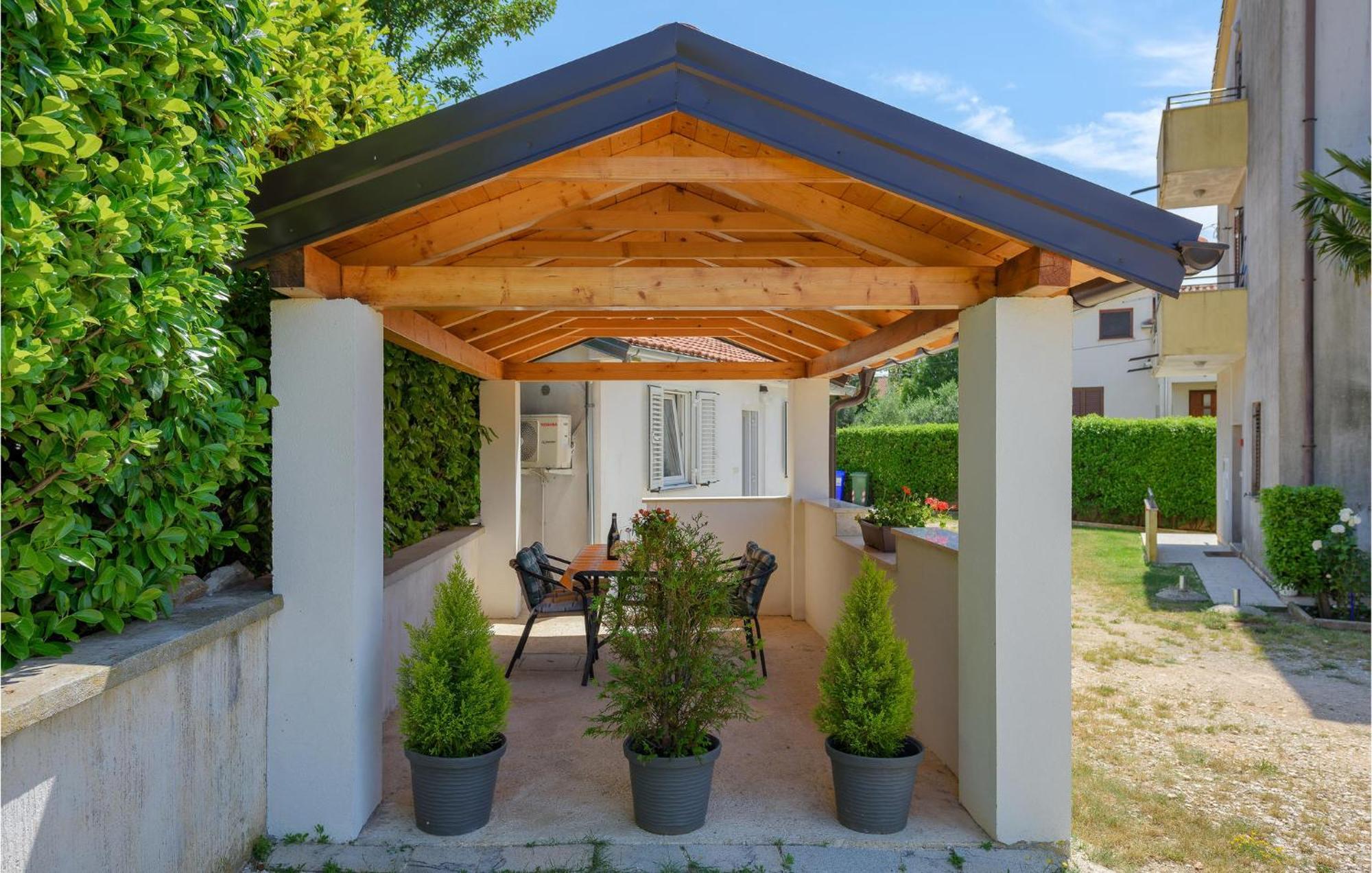 Awesome Home In Zminj With Wifi Bagian luar foto