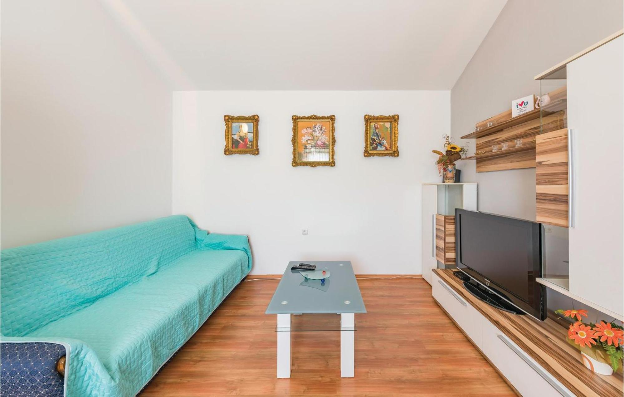 Awesome Home In Zminj With Wifi Bagian luar foto