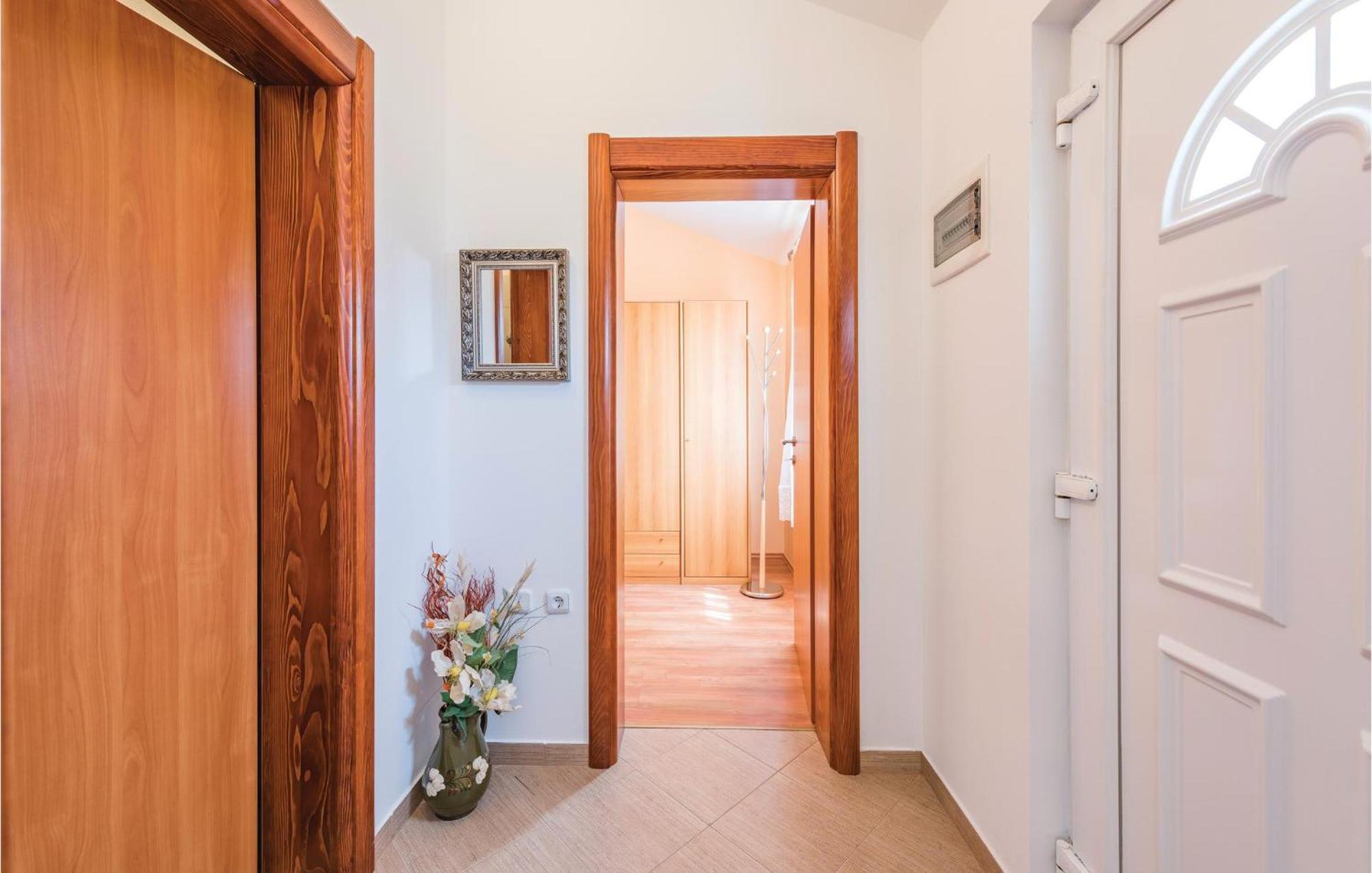 Awesome Home In Zminj With Wifi Bagian luar foto