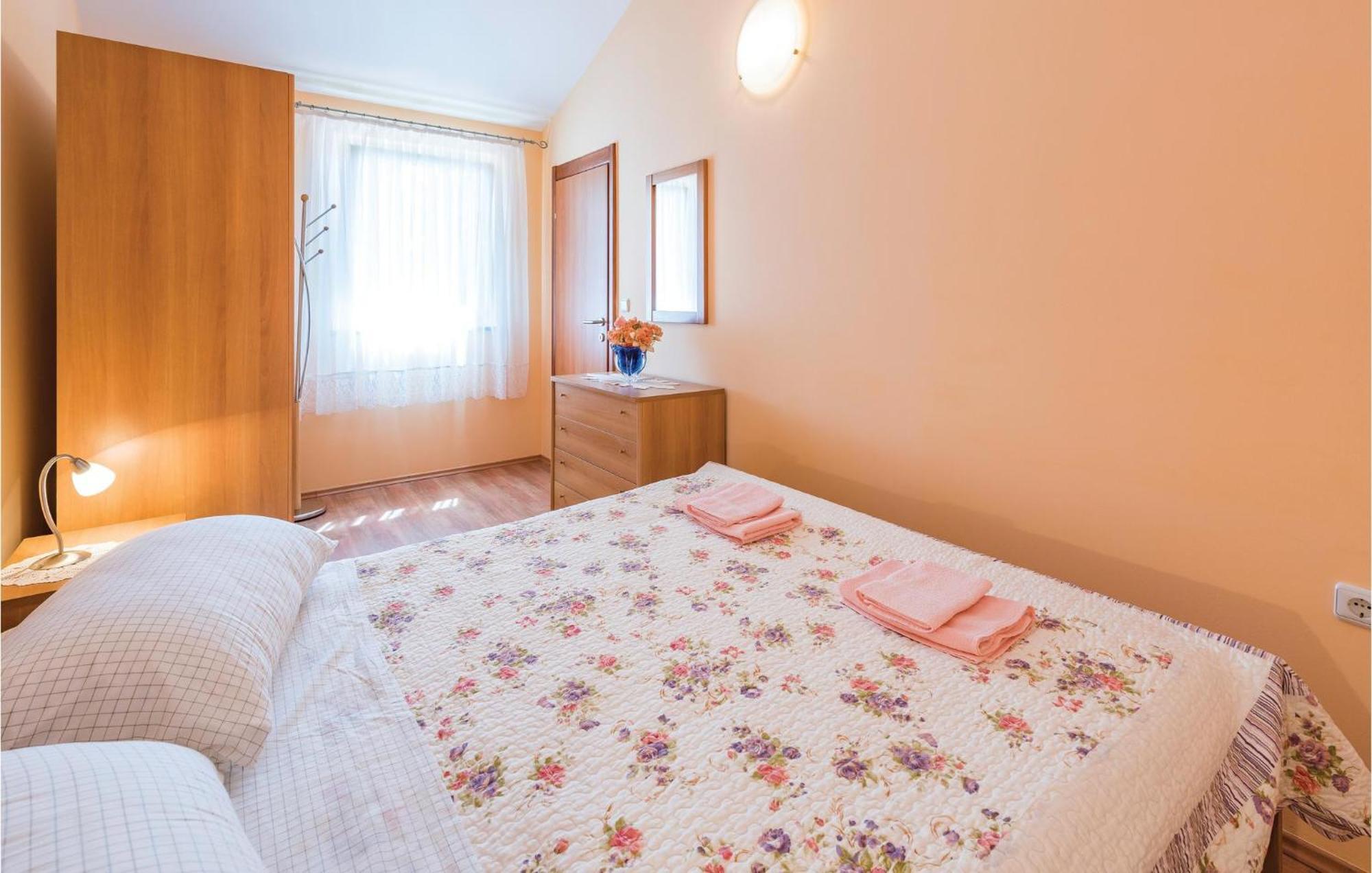 Awesome Home In Zminj With Wifi Bagian luar foto