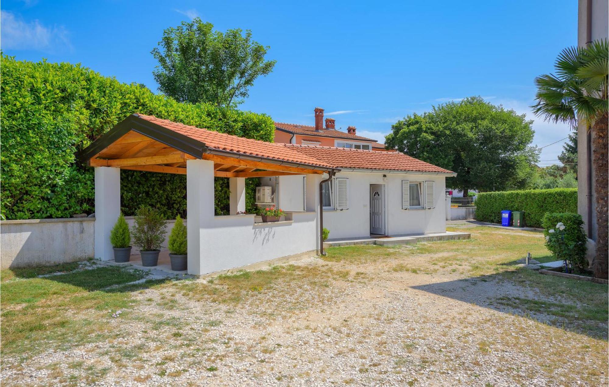 Awesome Home In Zminj With Wifi Bagian luar foto